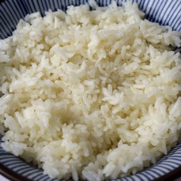 Transfer the buttered rice to a large serving bowl. A large bowl will make it easier for mixing and enjoying later.